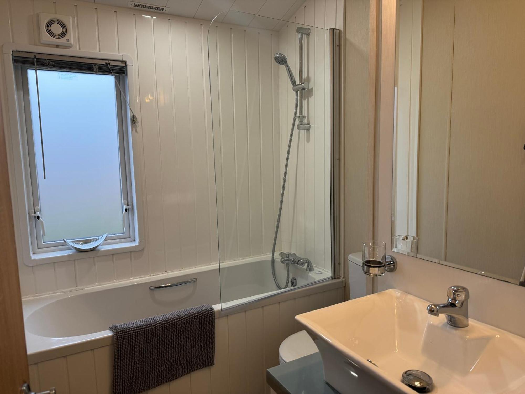 Fable Lodge Tattershall Lakes - Luxury Lakeside Lodge With Hot Tub Zewnętrze zdjęcie