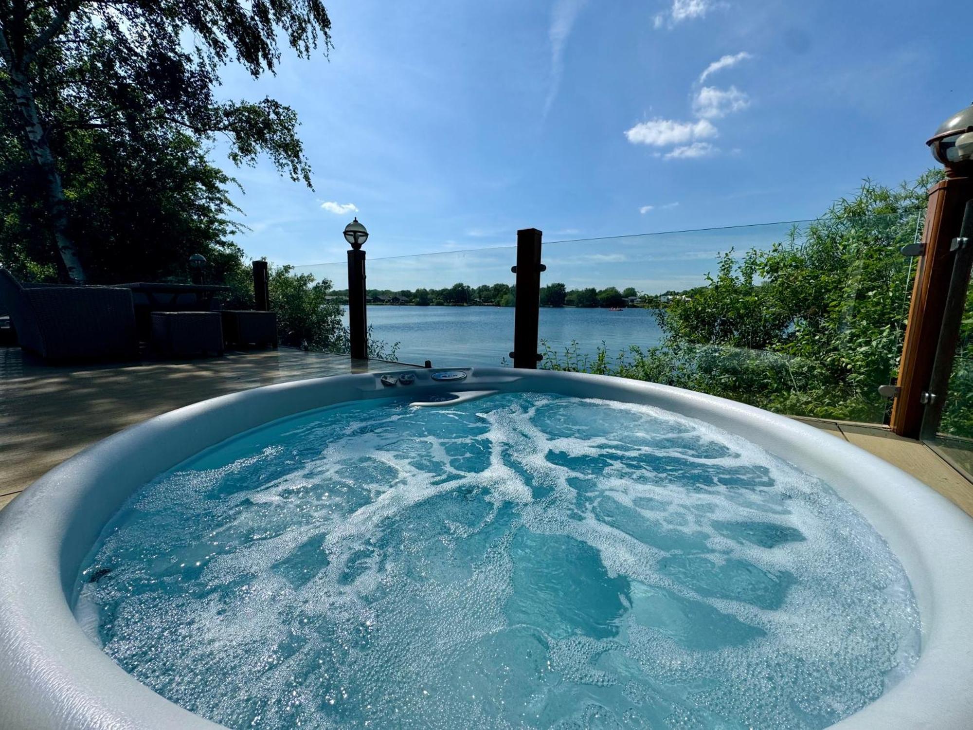 Fable Lodge Tattershall Lakes - Luxury Lakeside Lodge With Hot Tub Zewnętrze zdjęcie
